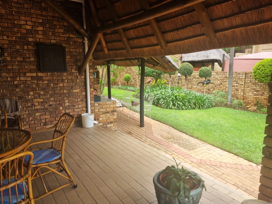 4 Bedroom Property for Sale in Geelhoutpark North West